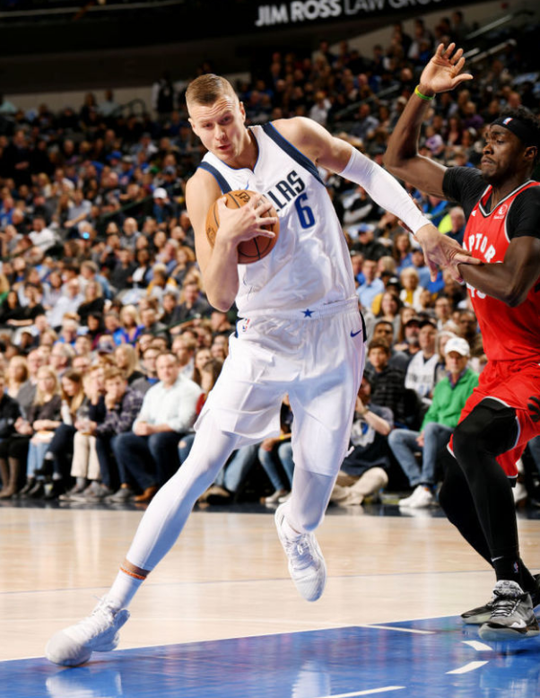 九游网页版入口-风云突变！皇家马德里清晨手感冰凉，荷甲版图或变，震撼外界，赛程密集仍需轮换 